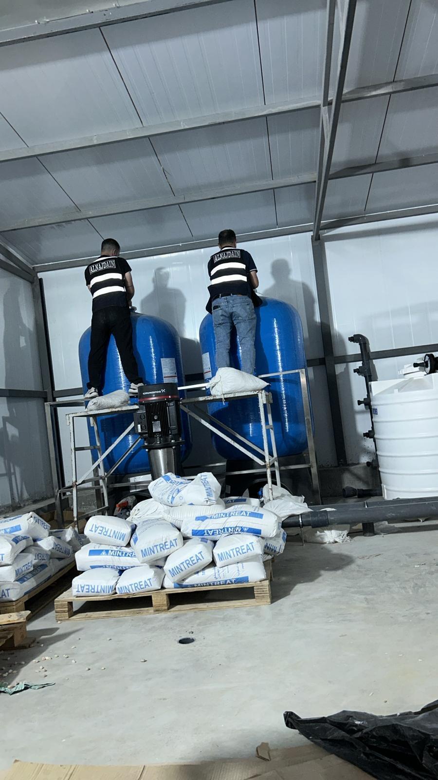Media filter vessels loading